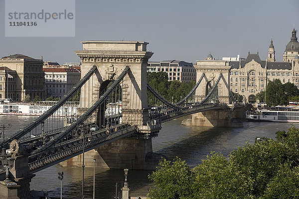 Kettenbrücke von oben gesehen Clark Adam Platz  Budapest  Ungarn  Europa