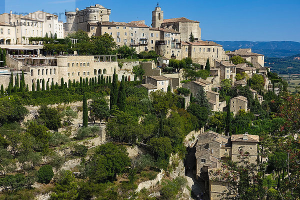 Dorf Gordes auf einem Hügel  Vaucluse  Provence  Frankreich  Europa