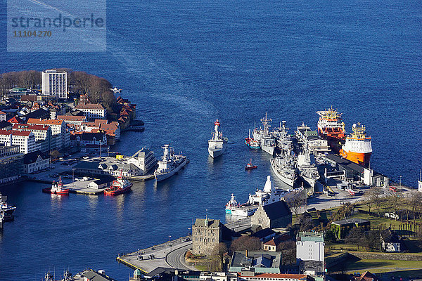 Blick auf Bergen vom Berg Floyen  Bergen  Hordaland  Norwegen  Skandinavien  Europa