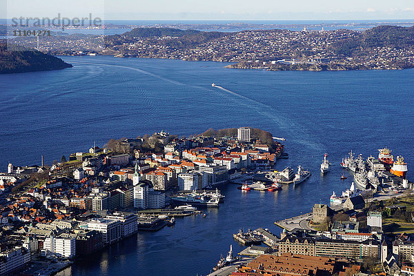 Blick auf Bergen vom Berg Floyen  Bergen  Hordaland  Norwegen  Skandinavien  Europa