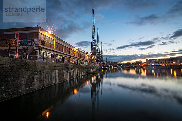 Die alten elektrischen Kräne  Harbourside  Bristol  England  Vereinigtes Königreich  Europa