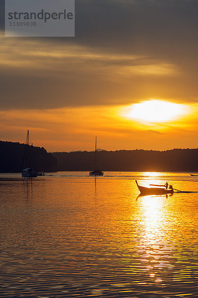 Sonnenaufgang an der Krabi-Mündung  Krabi  Thailand  Südostasien  Asien