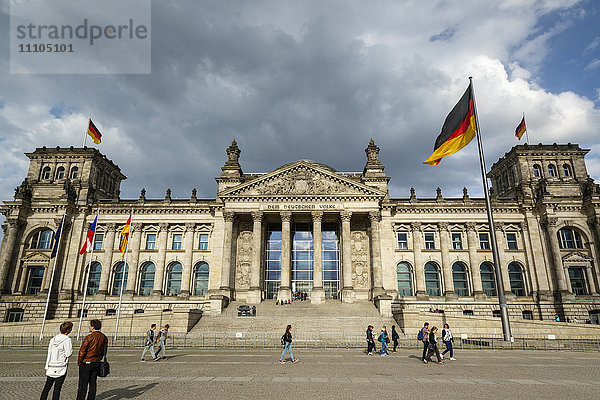 Der Reichstag  Deutsches Parlamentsgebäude  Mitte  Berlin  Deutschland  Europa