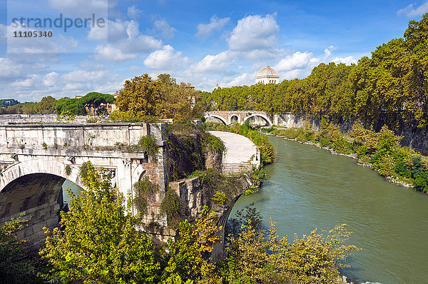 Ponte Emilio (Ponte Rotto)  Fabricius-Brücke dahinter  Rom  UNESCO-Weltkulturerbe  Latium  Italien  Europa