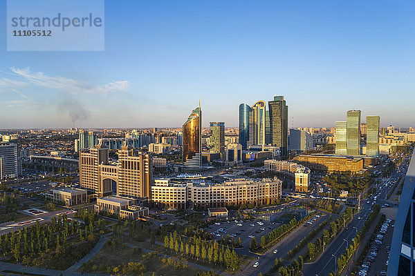 Das Stadtzentrum und das zentrale Geschäftsviertel  Astana  Kasachstan  Zentralasien