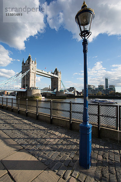 Tower Bridge und Themse  London  England  Vereinigtes Königreich  Europa