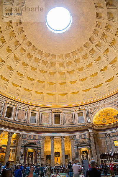 Innenraum  Das Pantheon  UNESCO-Weltkulturerbe  Rom  Latium  Italien  Europa