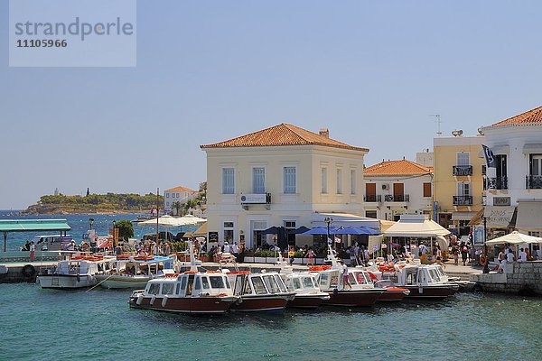 Spetses (Spetse) Stadthafen  Spetses  Saronische Inseln  Attika  Peloponnes  Griechenland  Europa