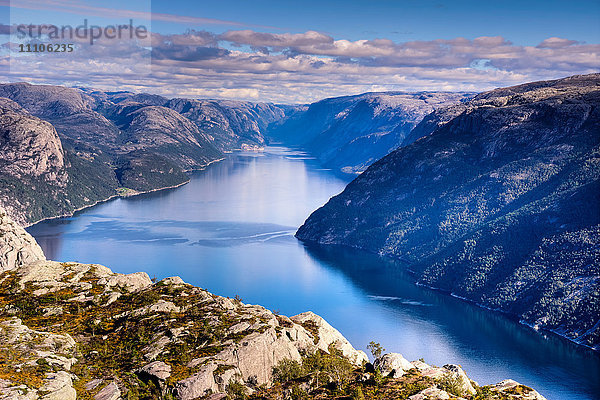 Kanzelfelsen  Blick auf den Lysefjord  Stavanger  Norwegen  Skandinavien  Europa