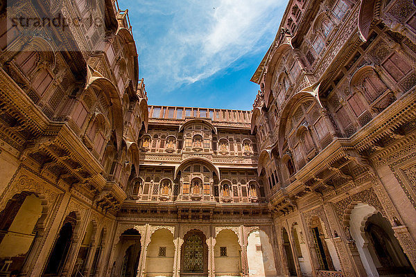 Innenhof des Mehrangarh Forts in Jodhpur  der Blauen Stadt  Rajasthan  Indien  Asien