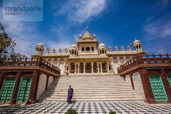 Haupteingang zum Jaswant Thada Grabmal  Jodhpur  Die Blaue Stadt  Rajasthan  Indien  Asien