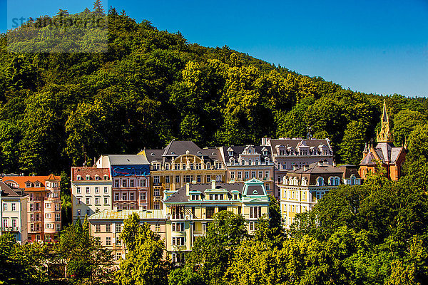 Die Landschaft des westböhmischen Bäderdreiecks außerhalb von Karlovy Vary  Böhmen  Tschechische Republik  Europa