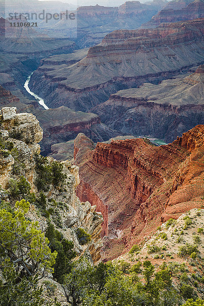 Blick vom Mohave Point auf den inneren Canyon und den Colorado River  der durch den Grand-Canyon-Nationalpark fließt  UNESCO-Welterbe  Arizona  Vereinigte Staaten von Amerika  Nordamerika