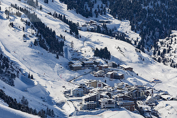 Das winterlich verschneite österreichische Skidorf Obergurgl am Ende des Otztals  Tirol  Österreich  Europa