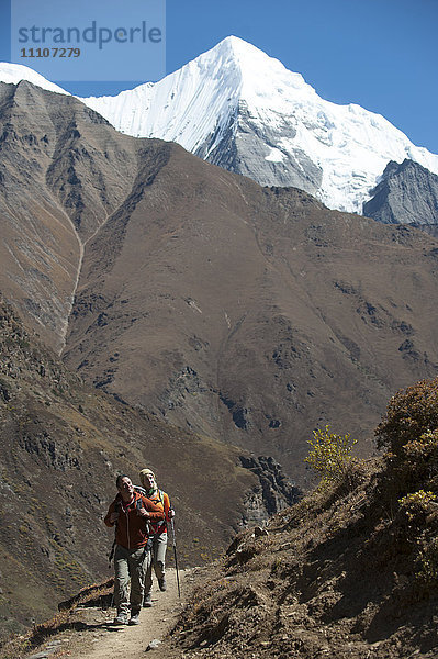 Trekking im Juphal-Tal in der abgelegenen Region Dolpa  Himalaya  Nepal  Asien