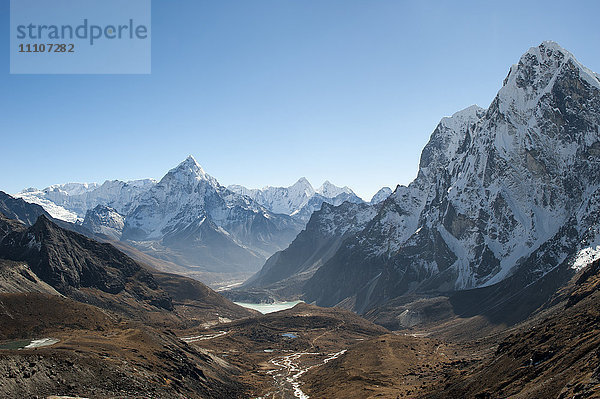 Ama Dablam vom Cho La-Pass in der Khumbu-Region aus gesehen  Himalaya  Nepal  Asien