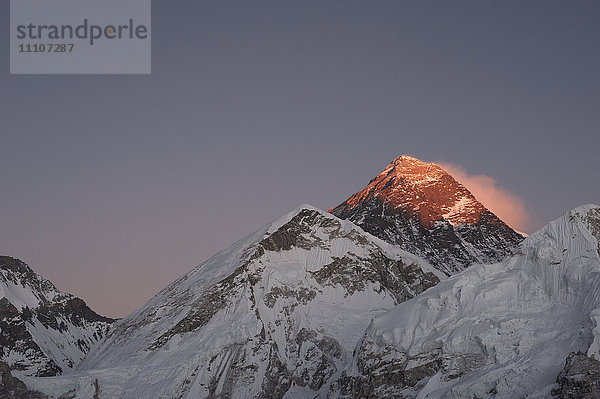 Sonnenuntergang auf dem Mount Everest von Kala Patar aus gesehen  Khumbu  Himalaya  Nepal  Asien