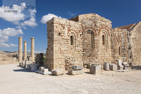 Überreste der byzantinischen Kirche von Agios Ioannis auf der Akropolis  Lindos  Rhodos  Dodekanes-Inseln  Südliche Ägäis  Griechenland  Europa