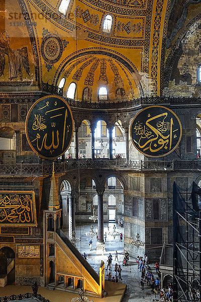 Innenraum der Haghia Sofia  UNESCO-Weltkulturerbe  Istanbul  Türkei  Europa
