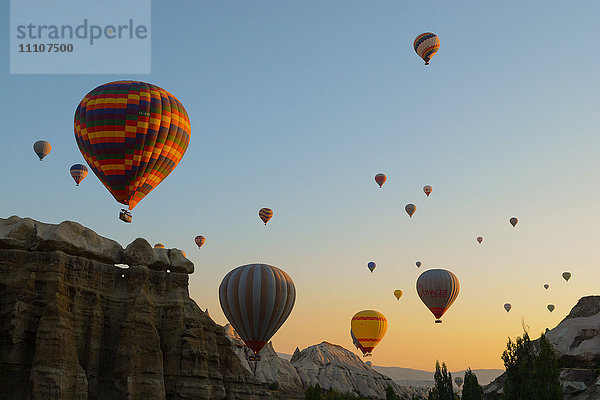 Heißluftballonfahrt über Kappadokien  Anatolien  Türkei  Kleinasien  Eurasien