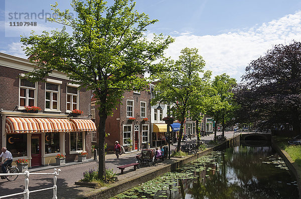 Grachtenlandschaft in Delft  Holland  Europa