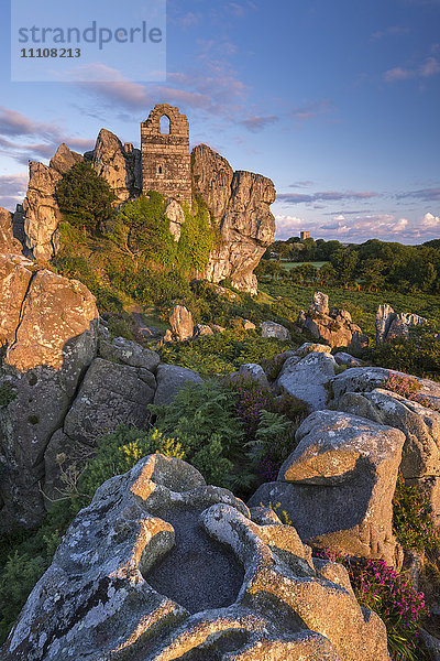 Die verfallene Kapelle aus dem 15. Jahrhundert auf dem Roche Rock  Roche  Cornwall  England  Vereinigtes Königreich  Europa