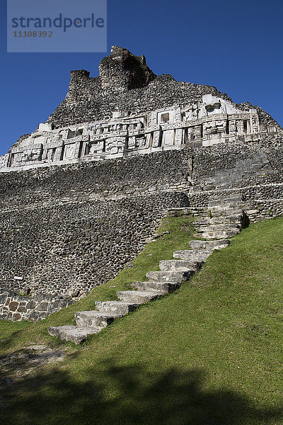 Stuckfries  Castillo  Xunantunich Maya-Ruinen  außerhalb von San Ignacio  Belize  Zentralamerika