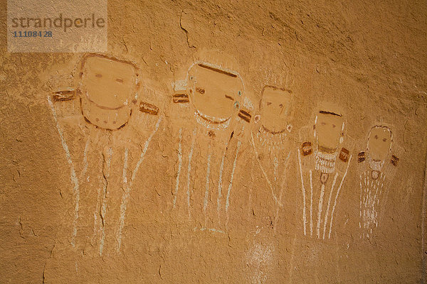 Fünf-Gesichter-Piktogramm  Anthropomorphendarstellungen  700 bis 1000 Jahre alt  Davis Canyon  Canyonlands National Park  Utah  Vereinigte Staaten von Amerika  Nordamerika