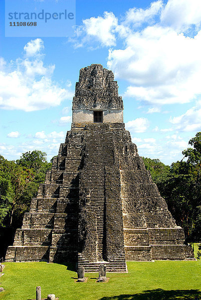Tempel I (Tempel des Riesenjaguars) in Tikal  UNESCO-Weltkulturerbe  Guatemala  Mittelamerika