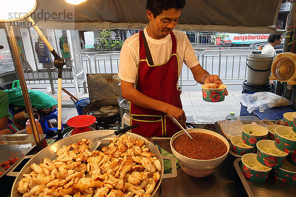 Gebratener Tintenfisch  Bangkok Food Market  Bangkok  Thailand  Südostasien  Asien