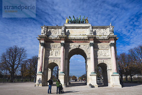 Arc de Triomphe du Carrousel (Arc du Carrousel) in der Nähe des Musee du Louvre  Paris  Frankreich  Europa