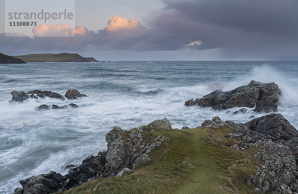 Eine stürmische Küstenszene von der Sango Bay  Durness  Sutherland  Schottland  Vereinigtes Königreich  Europa