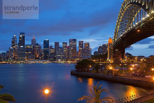 Opernhaus und Hafenbrücke von Nord-Sydney  Sydney  New South Wales  Australien  Ozeanien