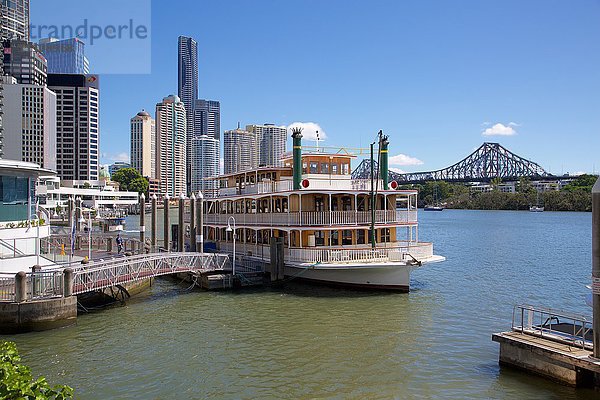 Brisbane River  Story Bridge und City Reach Boardwalk  Brisbane  Queensland  Australien  Ozeanien