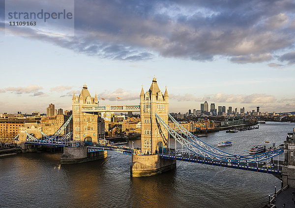 Blick vom Dach des Rathauses über die Londoner Skyline  London  England  Vereinigtes Königreich  Europa