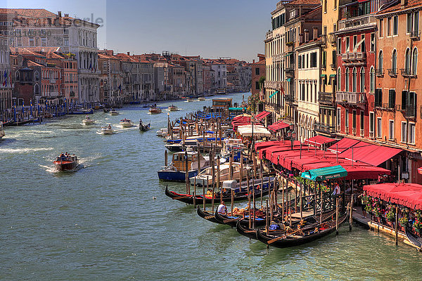 Gondeln auf dem Canale Grande  Venedig  Italien  Europa