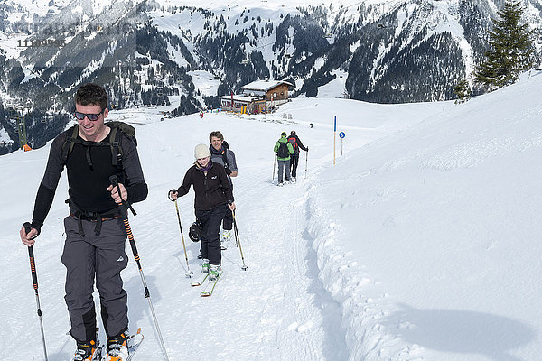 Österreich  Biosphärenpark Großes Walsertal Skibergsteigen von der Alpe Unterpartnom