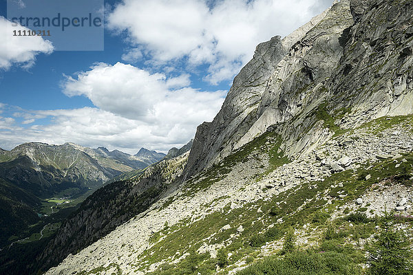 Schweiz  Schweizer Alpen  Bergell vom Albigna-Staudamm  Pizzo Balzetslope