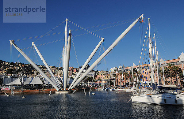 Porto Antico mit Bigo  entworfen von Renzo Piano  Genua  Ligurien  Italien  Europa