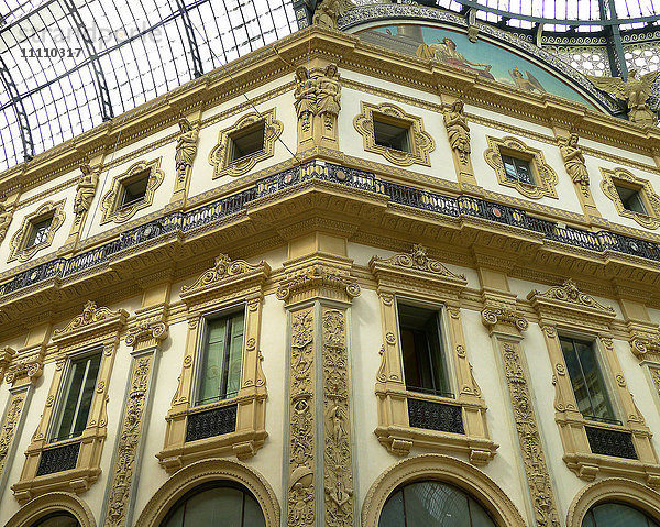 Europa  Italien   Lombardei  Mailand  - Luxus Sieben Sterne Galleria Galleria Vittorio Emanuele II. Das 2007 eröffnete und vom Architekten Ettore Mocchetti entworfene Hotel ist das einzige auf der Welt  das sich wirklich mit sieben Sternen rühmen kann