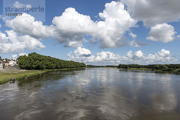 Europa  Frankreich  Region Loiret  Fluss Loire bei Chateauneuf sur Loire