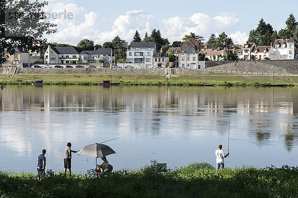 Europa  Frankreich  Region Loiret  Fluss Loire bei Chateauneuf sur Loire