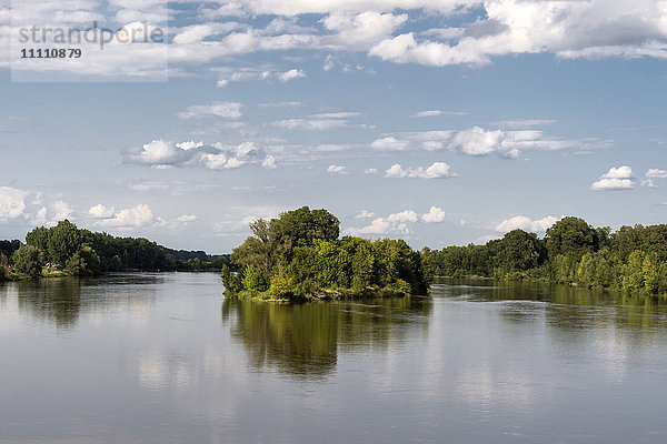 Europa  Frankreich  Loiret  Beaugency  Fluss Loire