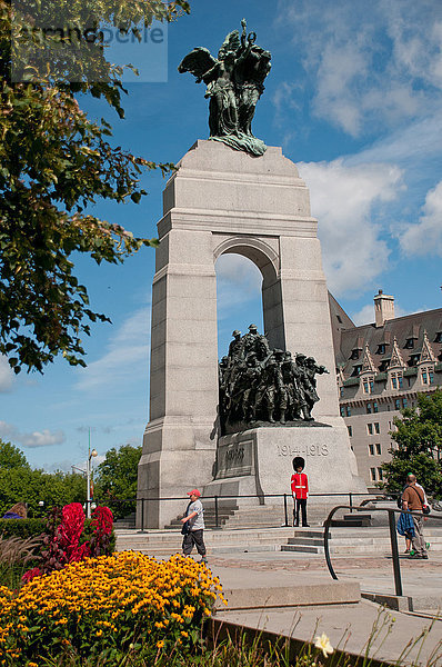 Nordamerika  Kanada  Ontario  Ottawa  Das Nationale Kriegsdenkmal