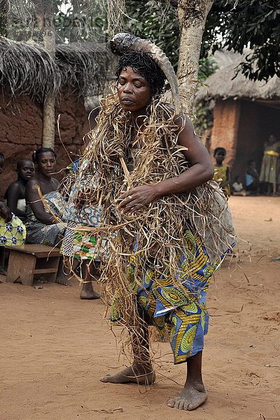 Togo  Umgebung von Lomè  woodoo cerimony