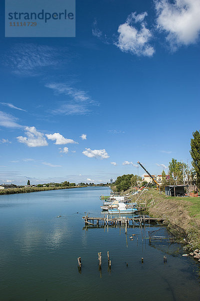 Italien  Emilia Romagna  Comacchio  Fluss  Haus der Fischer