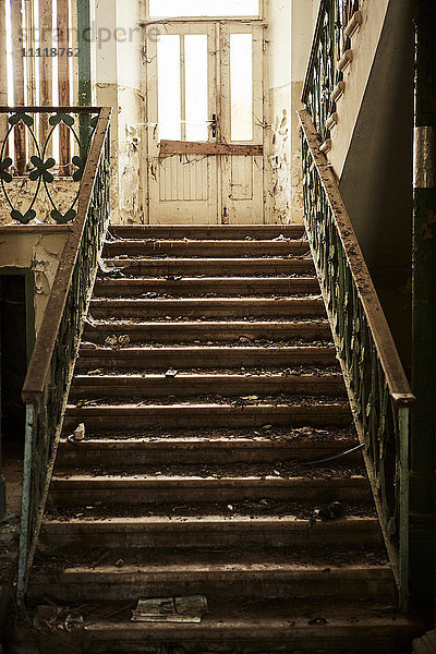 Treppe in verlassenem Haus
