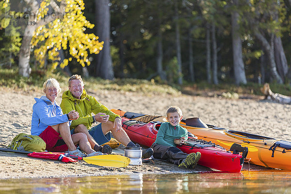 Familie am Wasser