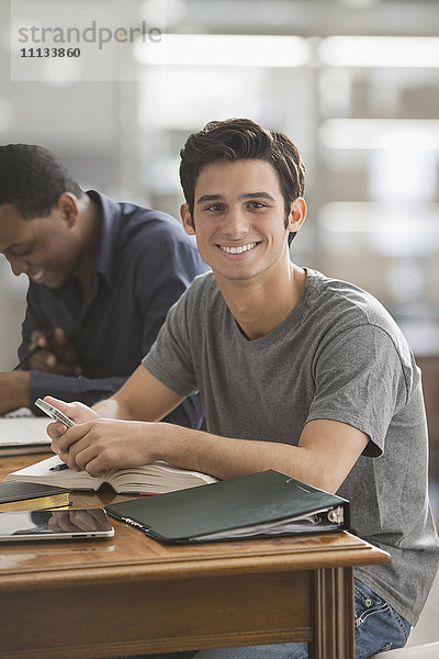 Freunde studieren zusammen