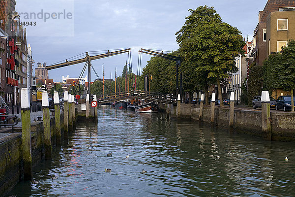 Boote in den Amsterdamer Grachten